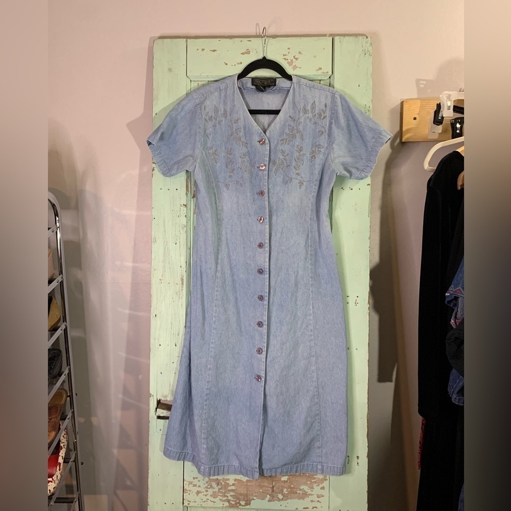 Women’s Vintage blue denim midi dress with floral embroidery and button front